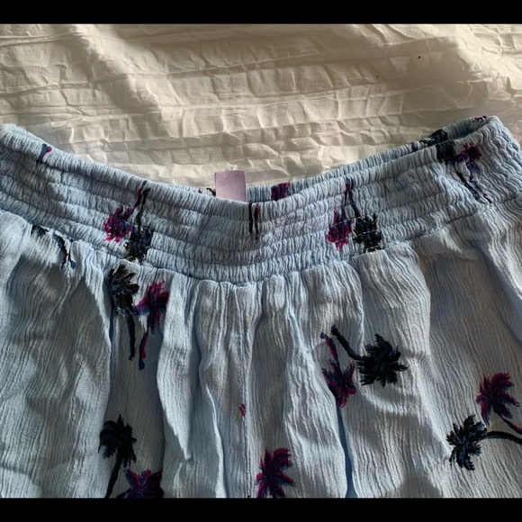 Flowy palm tree shorts - Picture 3 of 8